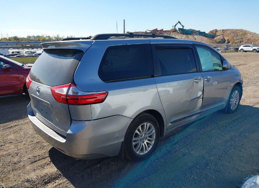 Photo 4 of 2017 Toyota Sienna XLE 8 PASSENGER (VIN 5TDYZ3DC1HS794501)