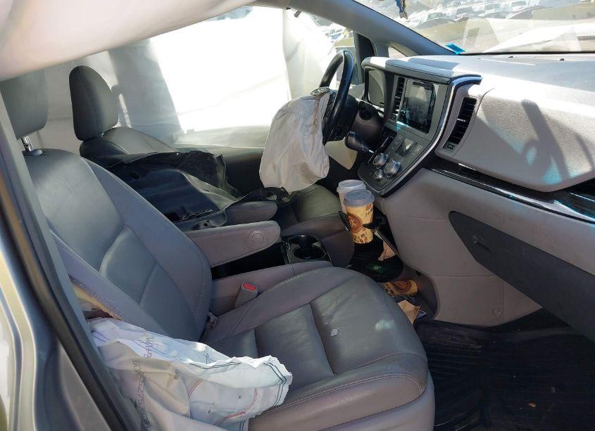 Photo 5 of 2017 Toyota Sienna XLE 8 PASSENGER (VIN 5TDYZ3DC1HS794501)