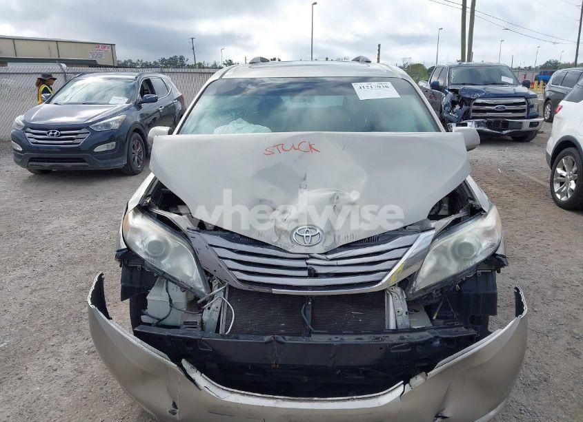 Photo 12 of 2017 Toyota Sienna XLE 8 PASSENGER (VIN 5TDYZ3DC1HS810129)