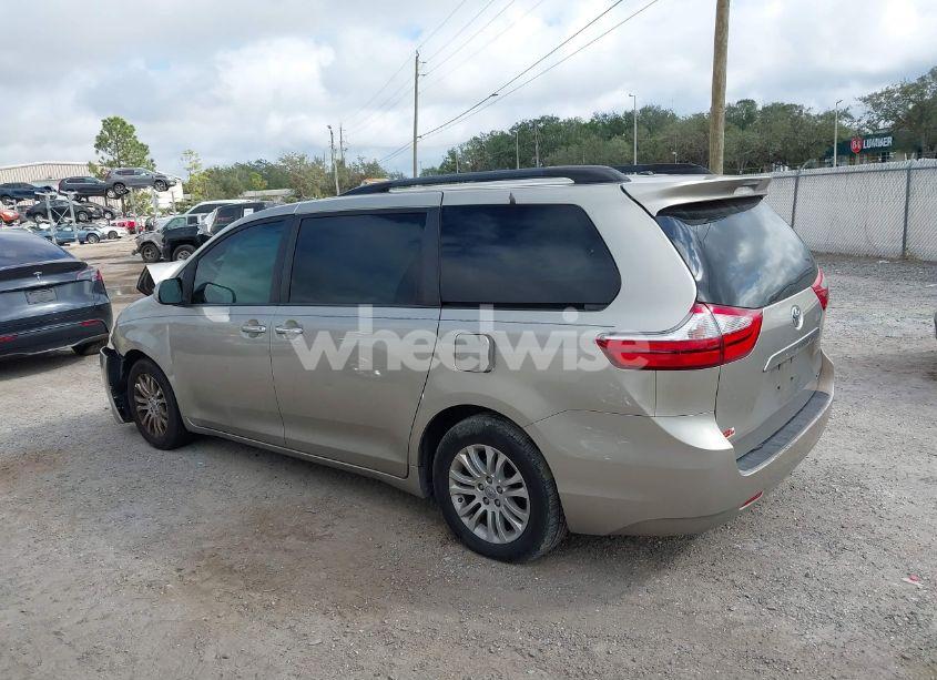 Photo 14 of 2017 Toyota Sienna XLE 8 PASSENGER (VIN 5TDYZ3DC1HS810129)