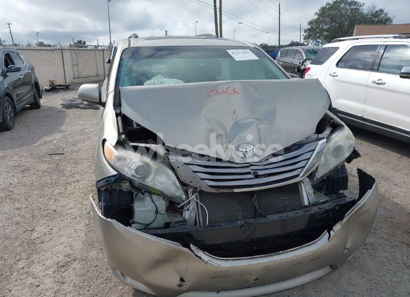 Photo 6 of 2017 Toyota Sienna XLE 8 PASSENGER (VIN 5TDYZ3DC1HS810129)