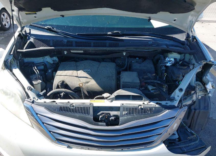 Photo 10 of 2017 Toyota Sienna XLE/LIMITED (VIN 5TDYZ3DC1HS824998)