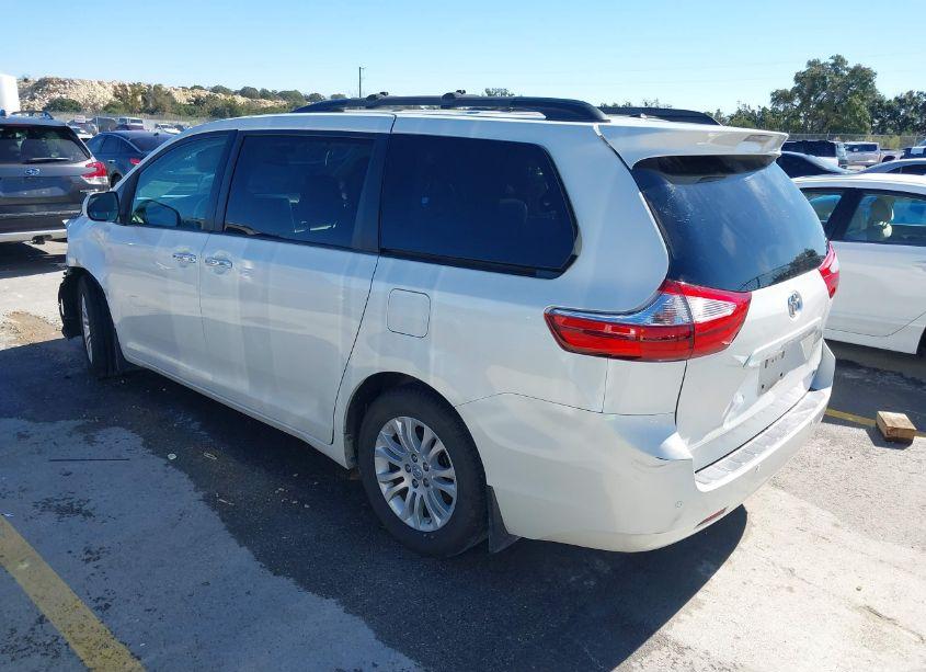 Photo 3 of 2017 Toyota Sienna XLE/LIMITED (VIN 5TDYZ3DC1HS824998)