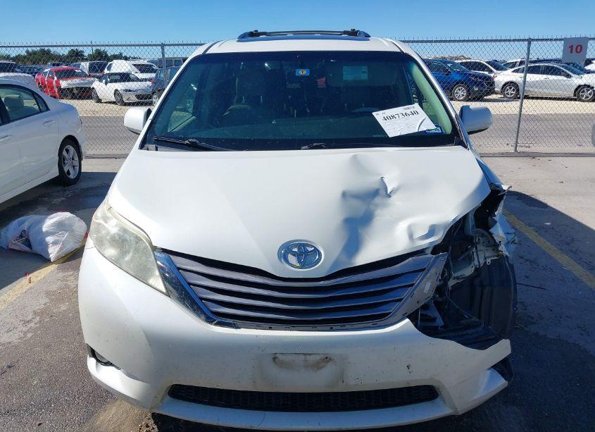 Photo 6 of 2017 Toyota Sienna XLE/LIMITED (VIN 5TDYZ3DC1HS824998)