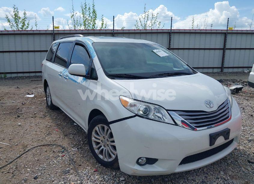 2017 Toyota Sienna XLE PREMIUM 8 PASSENGER (VIN 5TDYZ3DC1HS829344) main photo