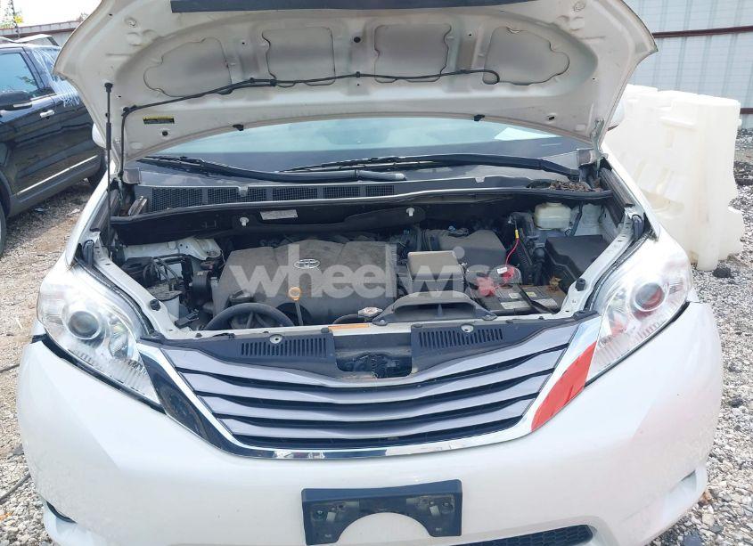 Photo 10 of 2017 Toyota Sienna XLE PREMIUM 8 PASSENGER (VIN 5TDYZ3DC1HS829344)