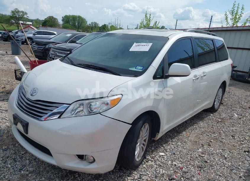 Photo 2 of 2017 Toyota Sienna XLE PREMIUM 8 PASSENGER (VIN 5TDYZ3DC1HS829344)
