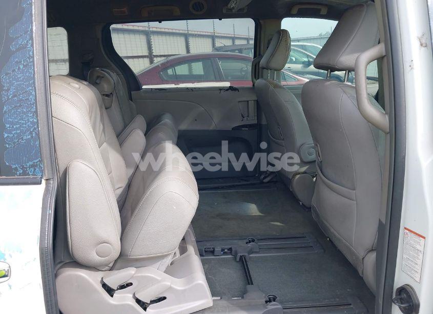 Photo 8 of 2017 Toyota Sienna XLE PREMIUM 8 PASSENGER (VIN 5TDYZ3DC1HS829344)