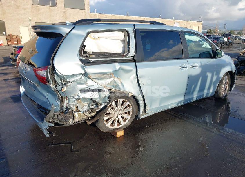 Photo 4 of 2017 Toyota Sienna LIMITED PREMIUM 7 PASSENGER (VIN 5TDYZ3DC1HS861713)