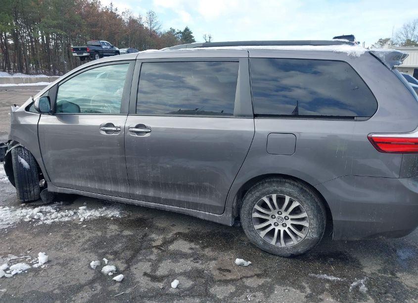 Photo 14 of 2018 Toyota Sienna XLE 8 PASSENGER (VIN 5TDYZ3DC1JS917509)