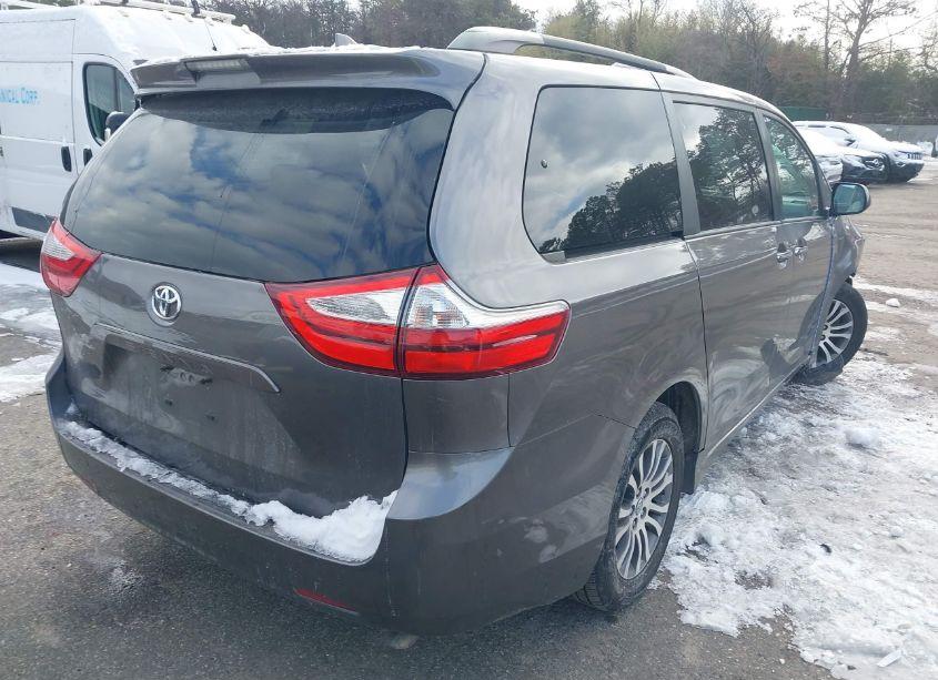 Photo 4 of 2018 Toyota Sienna XLE 8 PASSENGER (VIN 5TDYZ3DC1JS917509)