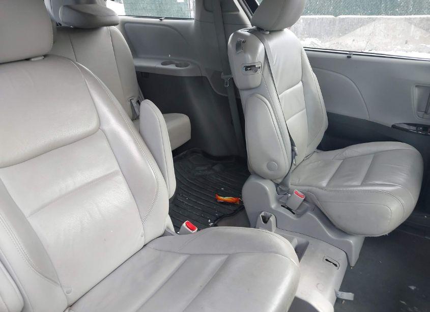 Photo 8 of 2018 Toyota Sienna XLE 8 PASSENGER (VIN 5TDYZ3DC1JS917509)
