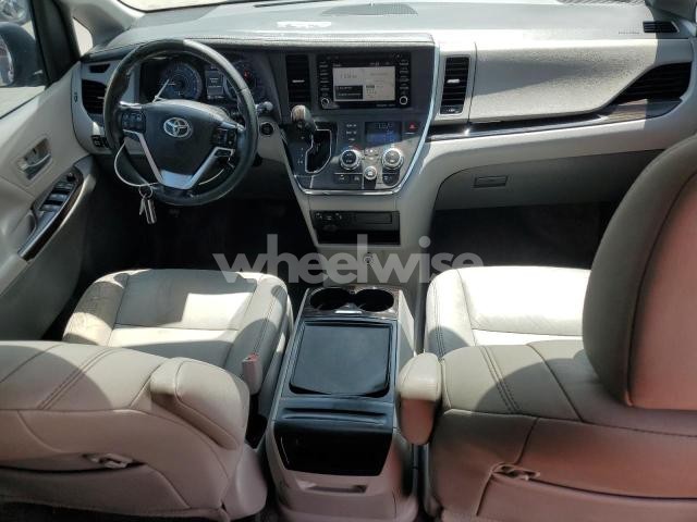 Photo 3 of 2018 TOYOTA SIENNA XLE (VIN 5TDYZ3DC1JS919082)