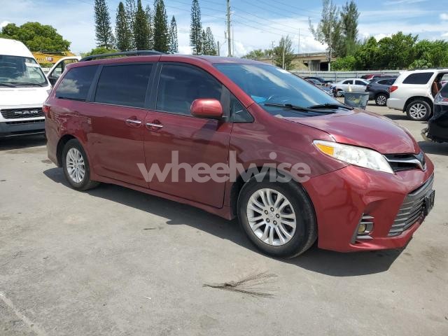 Photo 5 of 2018 TOYOTA SIENNA XLE (VIN 5TDYZ3DC1JS919082)