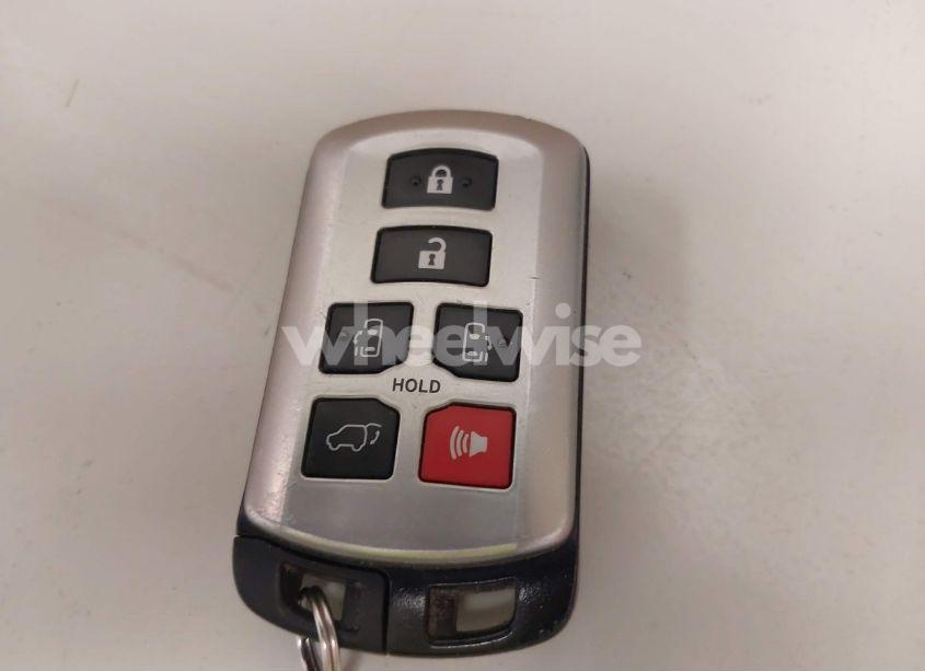 Photo 11 of 2018 Toyota Sienna XLE/XLE PREMIUM/LIMITED/LIMITED PREMIUM (VIN 5TDYZ3DC1JS960019)