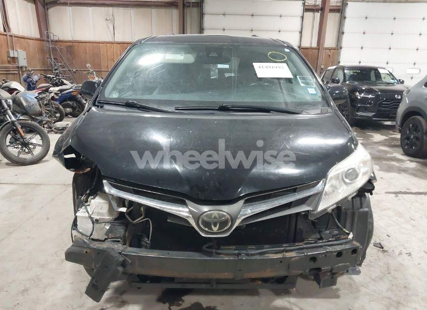 Photo 12 of 2018 Toyota Sienna XLE/XLE PREMIUM/LIMITED/LIMITED PREMIUM (VIN 5TDYZ3DC1JS960019)