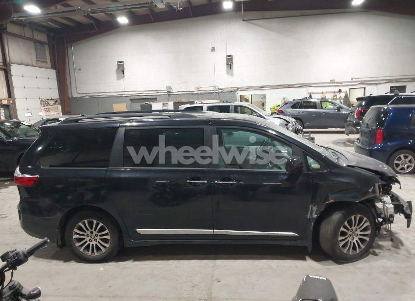 Photo 13 of 2018 Toyota Sienna XLE/XLE PREMIUM/LIMITED/LIMITED PREMIUM (VIN 5TDYZ3DC1JS960019)