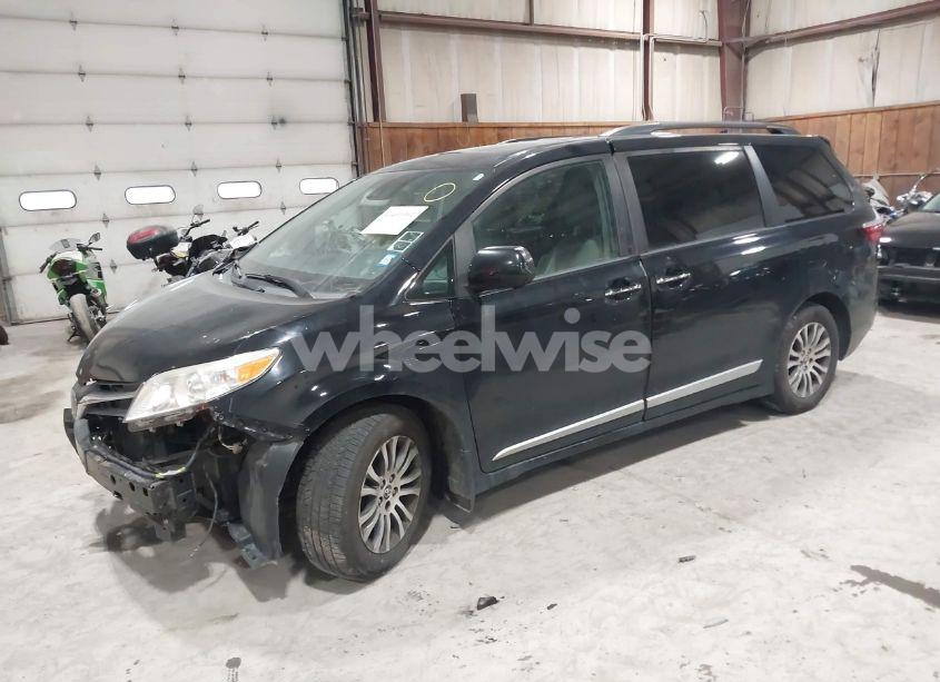 Photo 2 of 2018 Toyota Sienna XLE/XLE PREMIUM/LIMITED/LIMITED PREMIUM (VIN 5TDYZ3DC1JS960019)