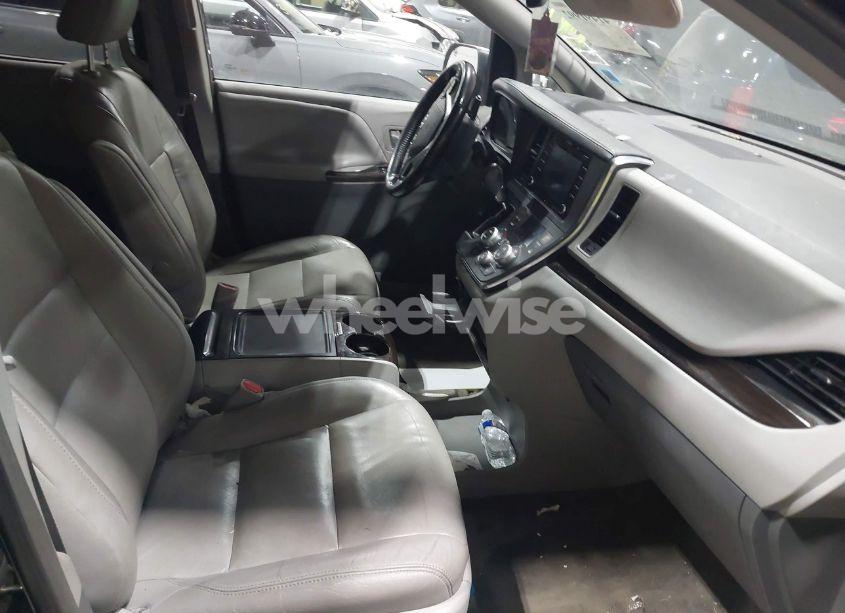 Photo 5 of 2018 Toyota Sienna XLE/XLE PREMIUM/LIMITED/LIMITED PREMIUM (VIN 5TDYZ3DC1JS960019)