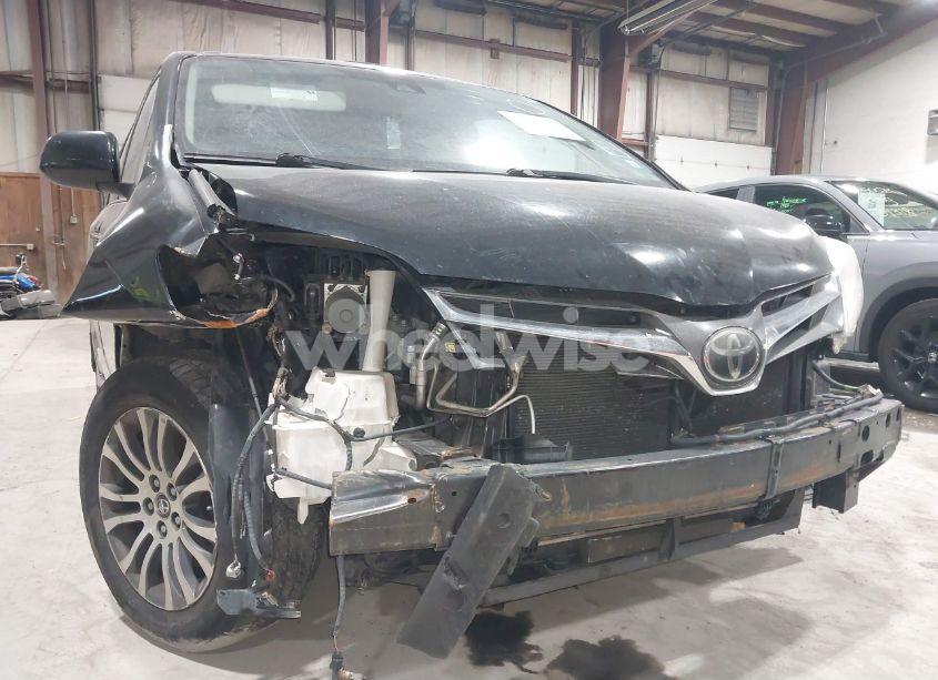 Photo 6 of 2018 Toyota Sienna XLE/XLE PREMIUM/LIMITED/LIMITED PREMIUM (VIN 5TDYZ3DC1JS960019)