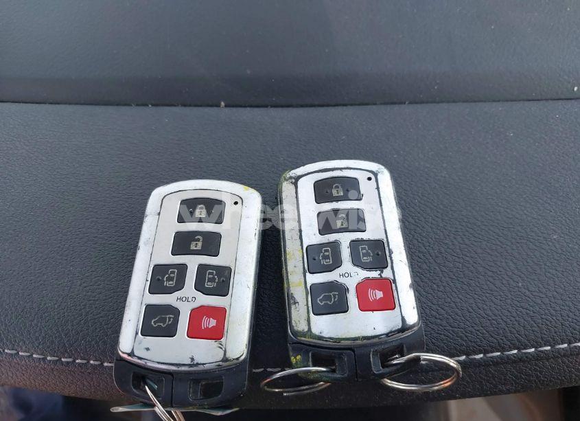 Photo 11 of 2019 Toyota Sienna XLE 8 PASSENGER (VIN 5TDYZ3DC1KS009336)