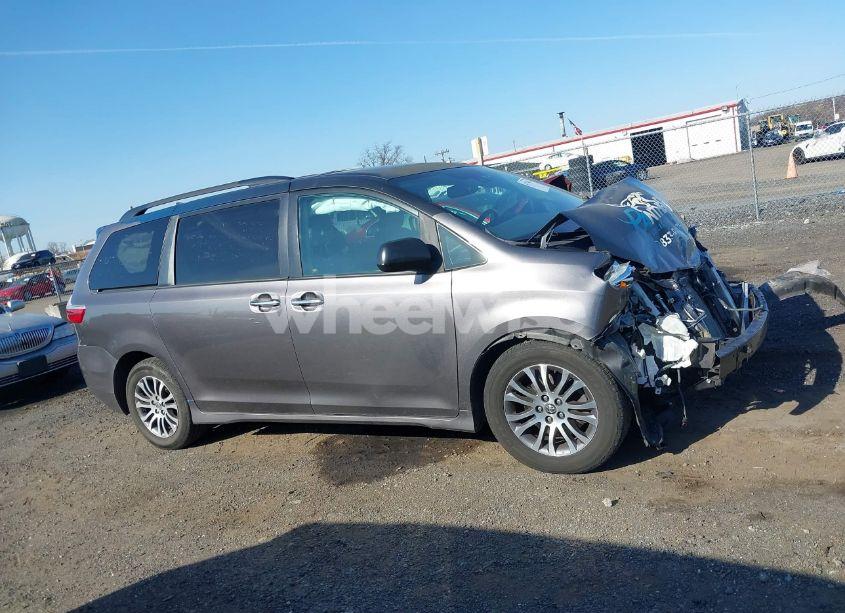 Photo 13 of 2019 Toyota Sienna XLE 8 PASSENGER (VIN 5TDYZ3DC1KS009336)