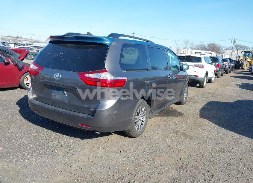 Photo 4 of 2019 Toyota Sienna XLE 8 PASSENGER (VIN 5TDYZ3DC1KS009336)