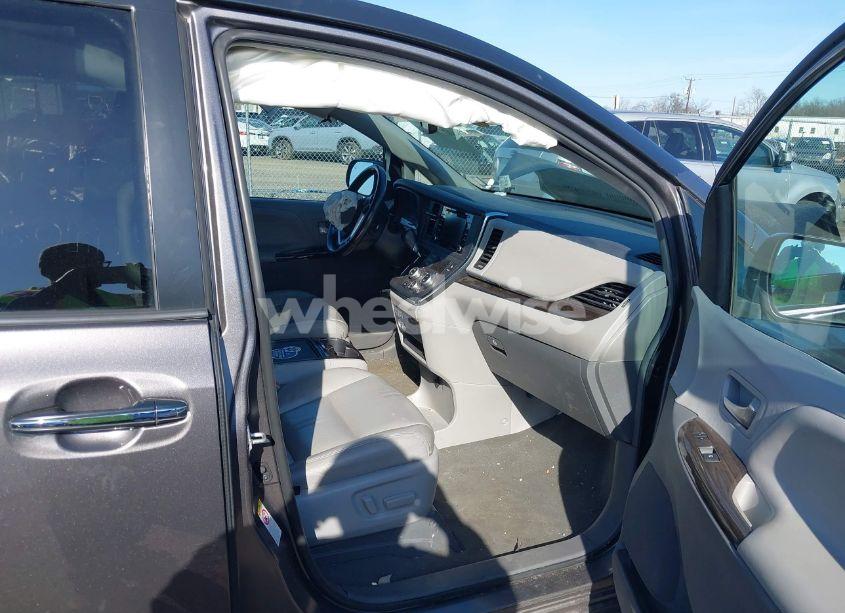 Photo 5 of 2019 Toyota Sienna XLE 8 PASSENGER (VIN 5TDYZ3DC1KS009336)