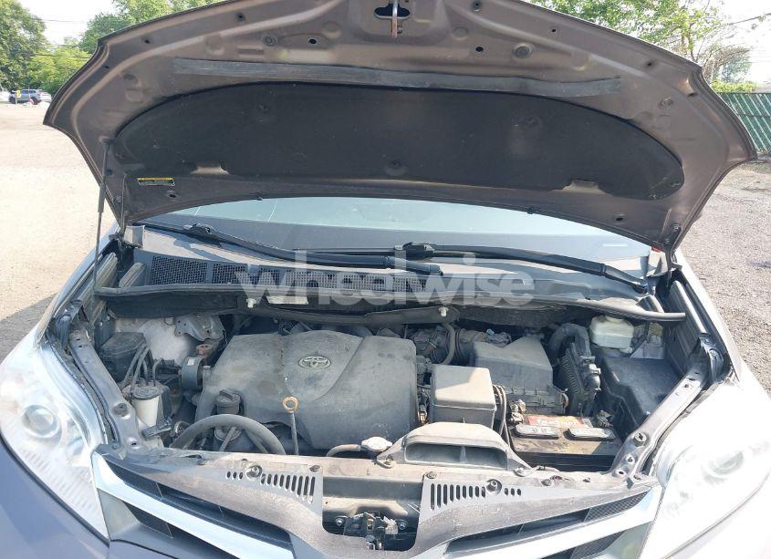 Photo 10 of 2019 Toyota Sienna XLE 8 PASSENGER (VIN 5TDYZ3DC1KS016206)