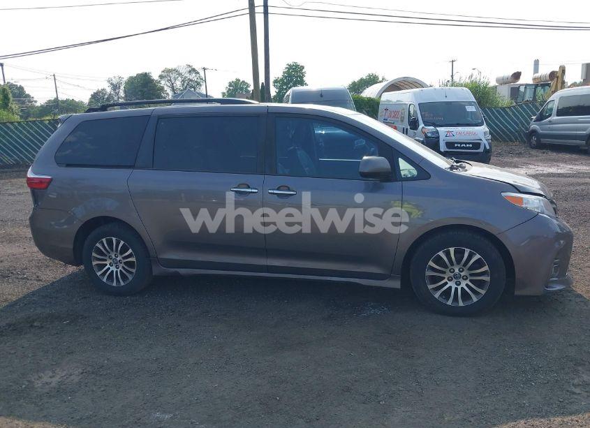 Photo 13 of 2019 Toyota Sienna XLE 8 PASSENGER (VIN 5TDYZ3DC1KS016206)