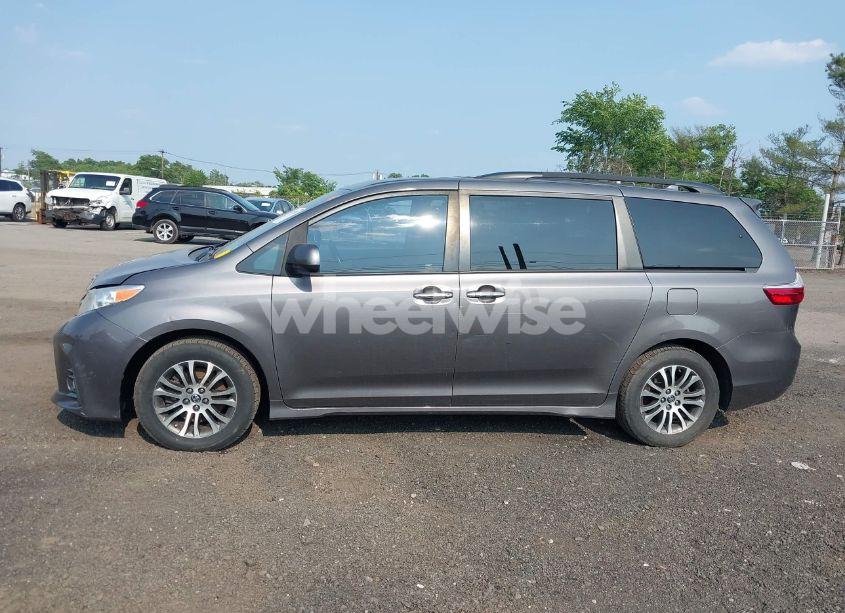 Photo 14 of 2019 Toyota Sienna XLE 8 PASSENGER (VIN 5TDYZ3DC1KS016206)