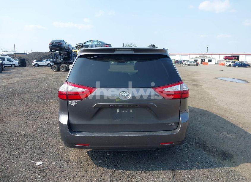 Photo 16 of 2019 Toyota Sienna XLE 8 PASSENGER (VIN 5TDYZ3DC1KS016206)