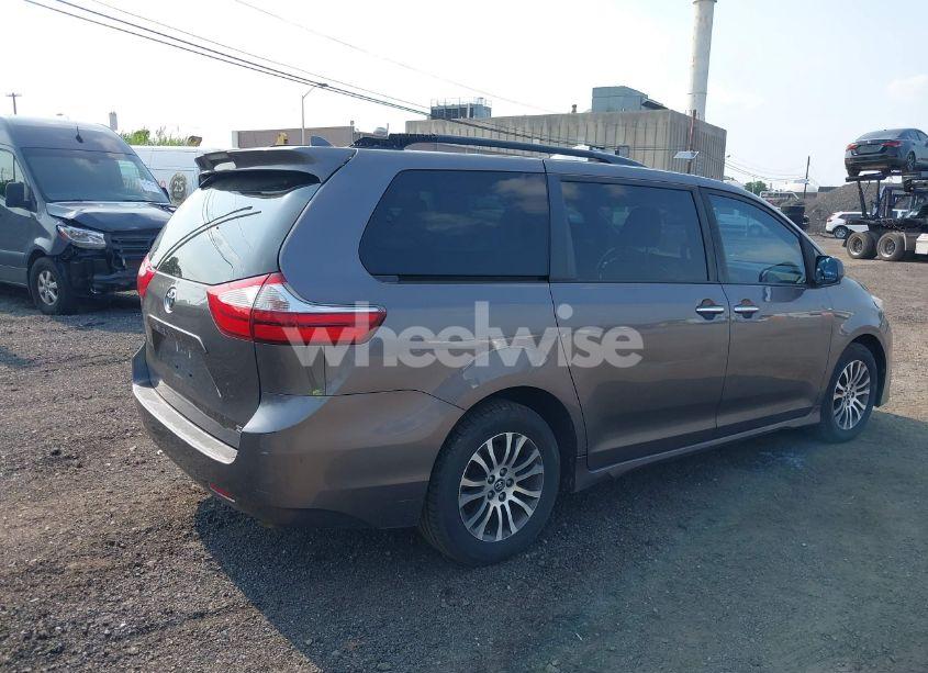 Photo 4 of 2019 Toyota Sienna XLE 8 PASSENGER (VIN 5TDYZ3DC1KS016206)