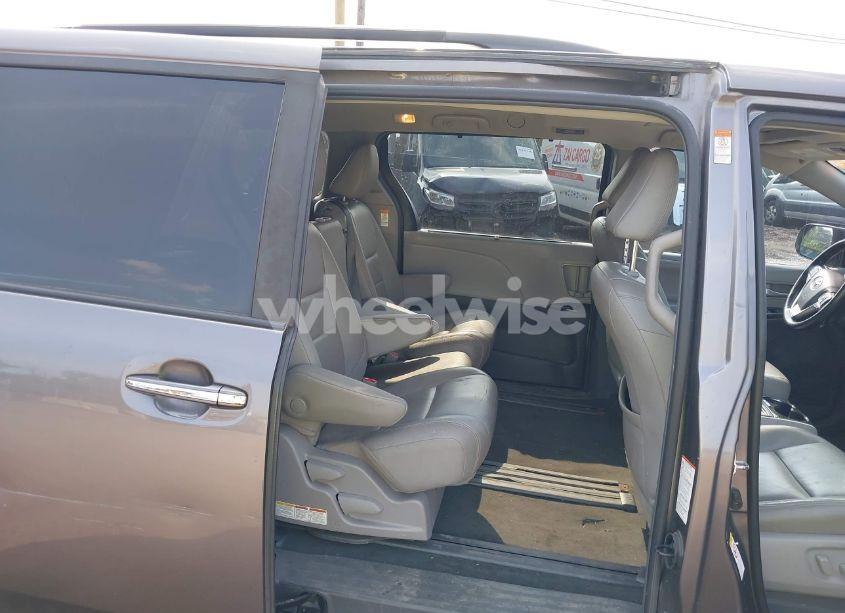 Photo 8 of 2019 Toyota Sienna XLE 8 PASSENGER (VIN 5TDYZ3DC1KS016206)