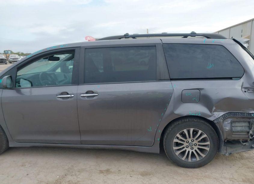 Photo 15 of 2019 Toyota Sienna XLE 8 PASSENGER (VIN 5TDYZ3DC1KS984208)