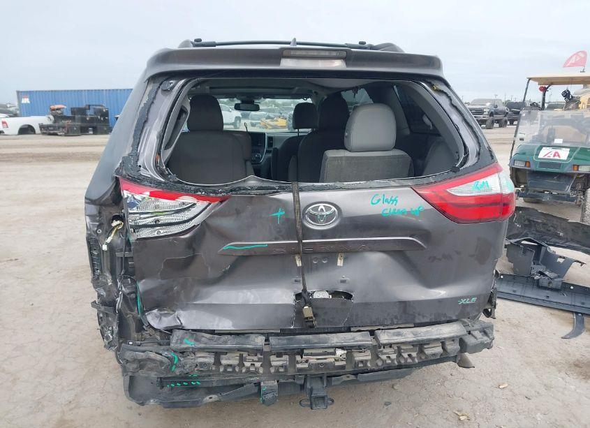 Photo 17 of 2019 Toyota Sienna XLE 8 PASSENGER (VIN 5TDYZ3DC1KS984208)