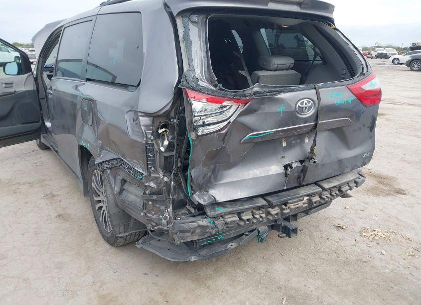 Photo 6 of 2019 Toyota Sienna XLE 8 PASSENGER (VIN 5TDYZ3DC1KS984208)
