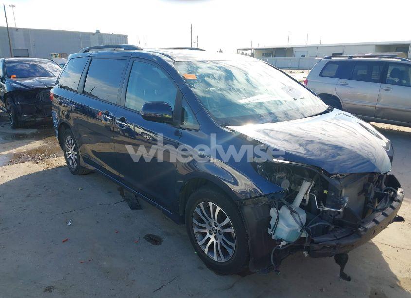 2020 Toyota Sienna XLE (VIN 5TDYZ3DC1LS033749) main photo