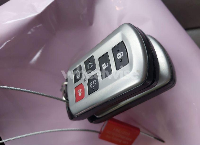 Photo 11 of 2020 Toyota Sienna XLE (VIN 5TDYZ3DC1LS033749)