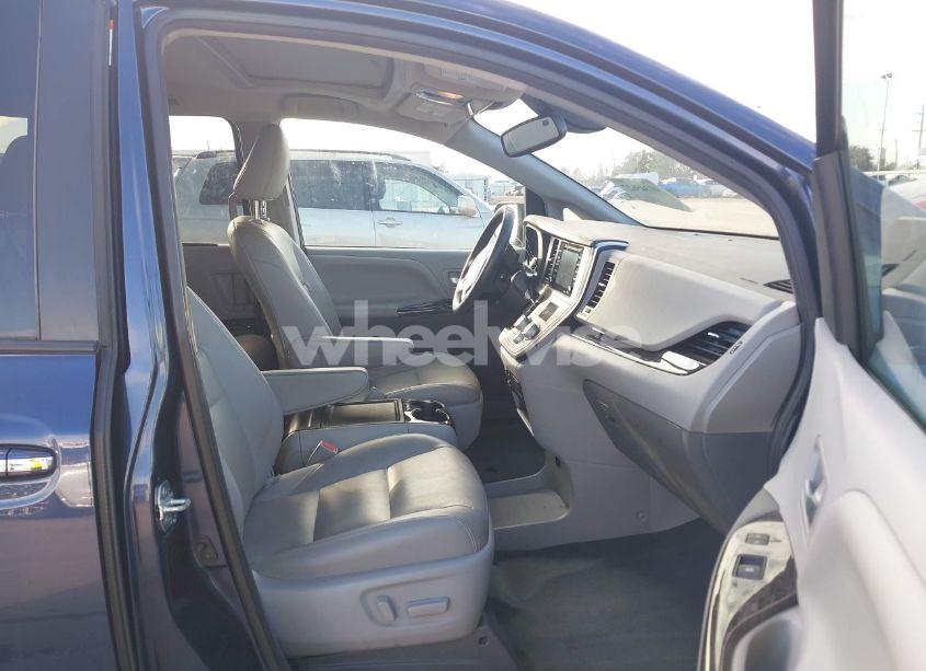 Photo 5 of 2020 Toyota Sienna XLE (VIN 5TDYZ3DC1LS033749)