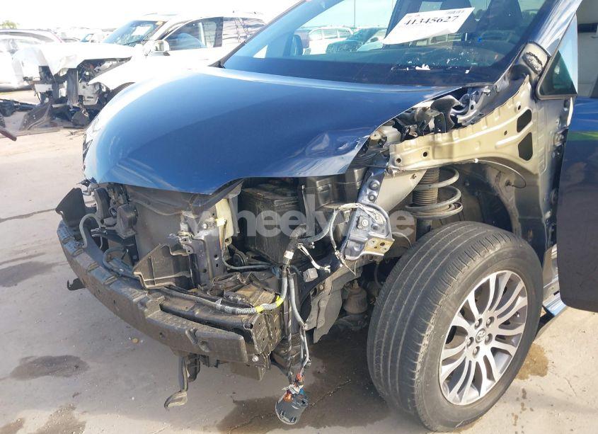 Photo 6 of 2020 Toyota Sienna XLE (VIN 5TDYZ3DC1LS033749)