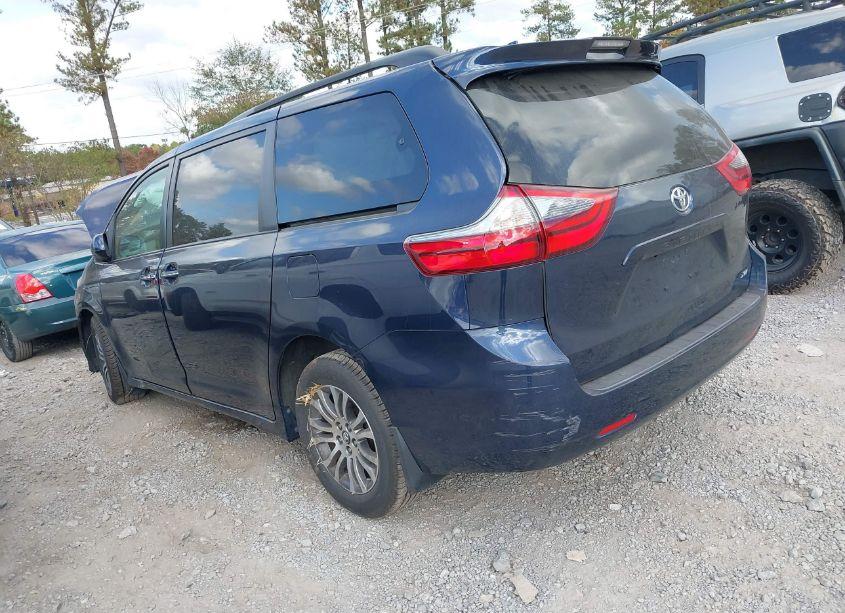 Photo 3 of 2020 Toyota Sienna XLE (VIN 5TDYZ3DC1LS051118)