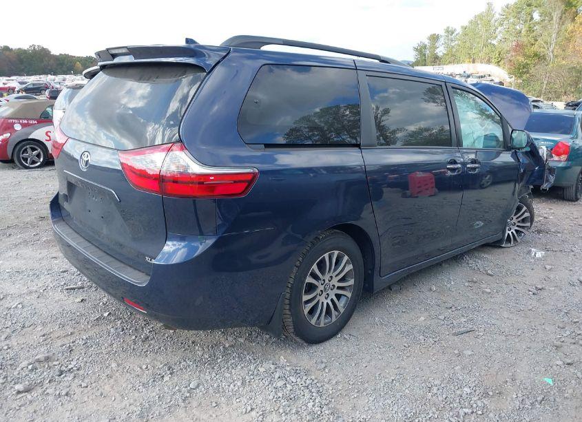 Photo 4 of 2020 Toyota Sienna XLE (VIN 5TDYZ3DC1LS051118)