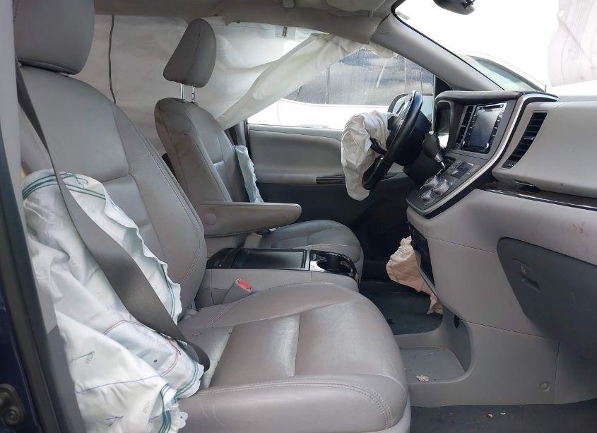 Photo 5 of 2020 Toyota Sienna XLE (VIN 5TDYZ3DC1LS051118)