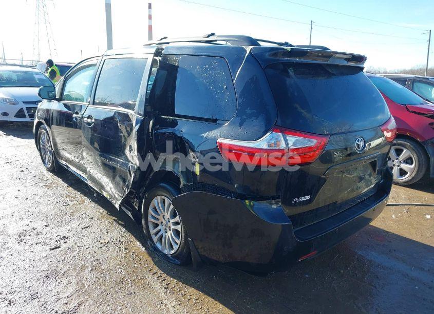 Photo 3 of 2017 Toyota Sienna XLE/LIMITED (VIN 5TDYZ3DC2HS770577)