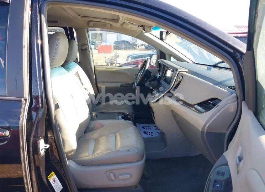 Photo 5 of 2017 Toyota Sienna XLE/LIMITED (VIN 5TDYZ3DC2HS770577)