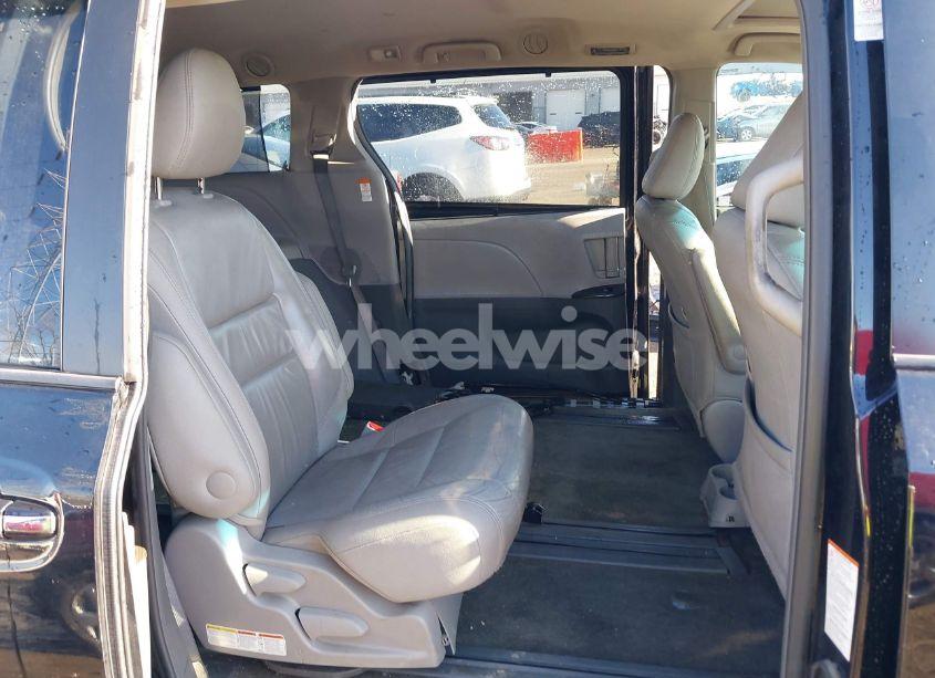 Photo 8 of 2017 Toyota Sienna XLE/LIMITED (VIN 5TDYZ3DC2HS770577)