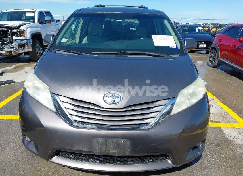 Photo 12 of 2017 Toyota Sienna XLE 8 PASSENGER (VIN 5TDYZ3DC2HS778209)