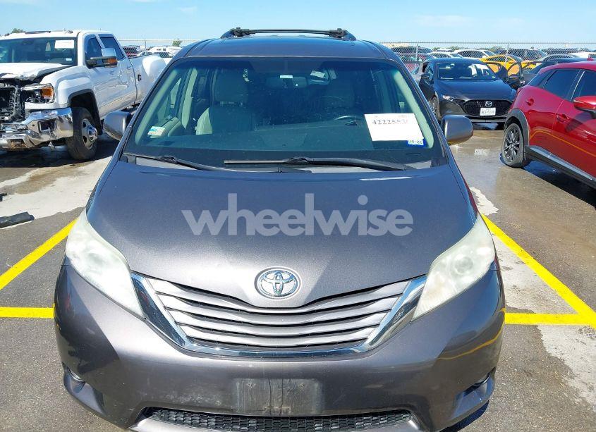 Photo 6 of 2017 Toyota Sienna XLE 8 PASSENGER (VIN 5TDYZ3DC2HS778209)