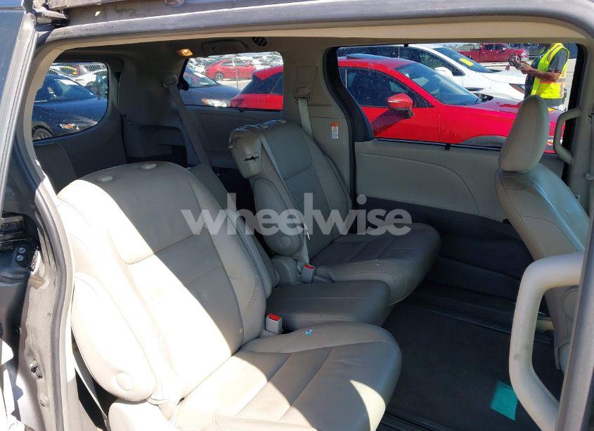 Photo 8 of 2017 Toyota Sienna XLE 8 PASSENGER (VIN 5TDYZ3DC2HS778209)